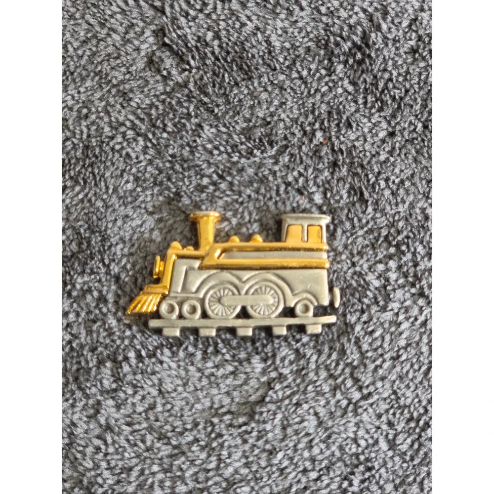 Vintage Two Tone Silver Gold Steam Engine Locomotive Train Pin Brooch Novelty